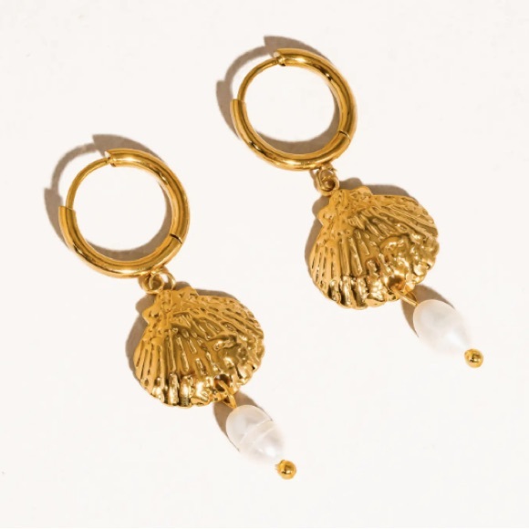 Jewelry - 18k Plated Gold Non-Tarnish Shell & Pearl Drop Earrings